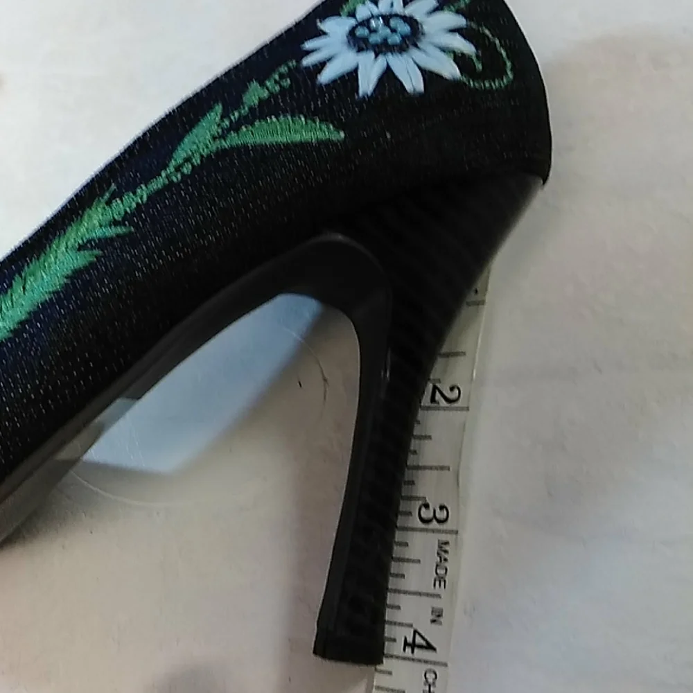 Demi heels woman's size 7.5 Festival, Boho